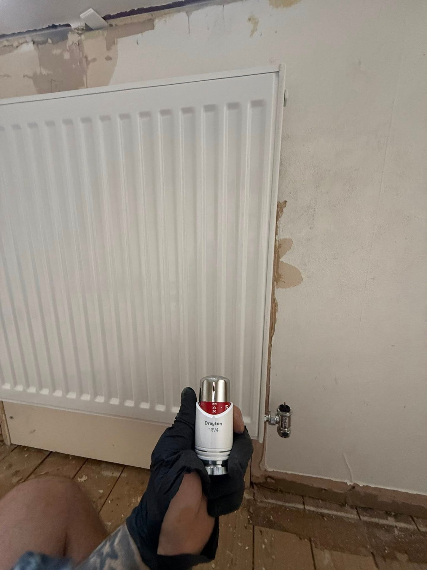Drayton TRV4 thermostatic radiator valve fitted to a new radiator in a Wellingborough home